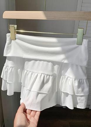 Коротка біла спідниця з шортиками