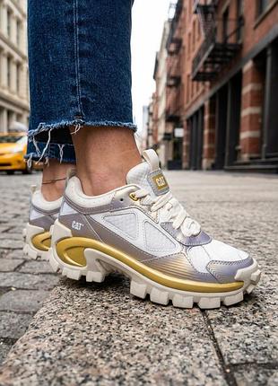 Топовые женские кроссовки cat footwear intruder lightning ws (dorado / white)