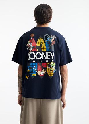 Тёмно-синяя футболка pull&bear x looney tunes olympic dreams l - официальный мерч олимпийских игр