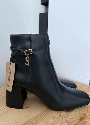 Жіночі ботильйони steve madden risa-e чорні 39