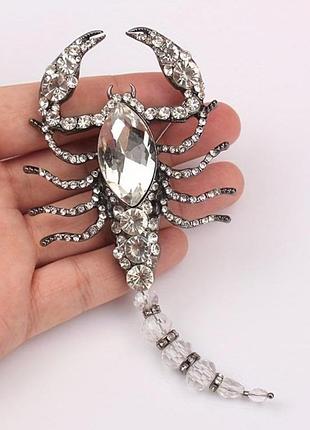 Велика акцентна 🦂 брошка 11,3 см, хрустальный скорпион с подвижным хвостом, люкс качество
