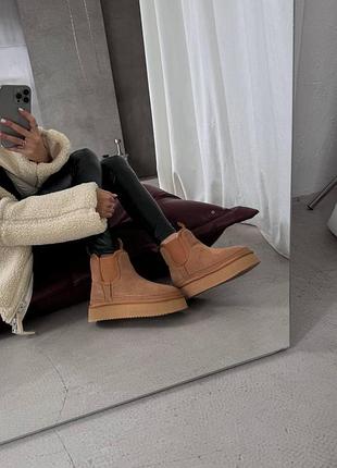 Ugg chelsea platform ginger
☺️матеріал: замша, хутро, водовідштовхувальна пропитка 💦
☺️виробник: china 🇨🇳 
☺️розміри: 37-41
 ціна: 3199 грн