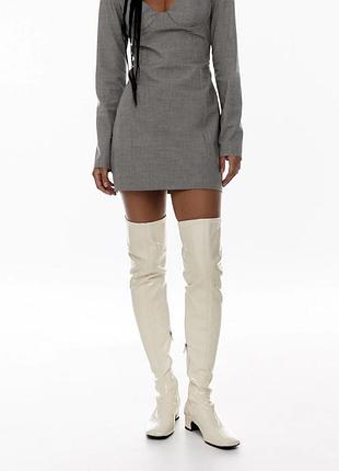 Ефектні лакові чоботи zara