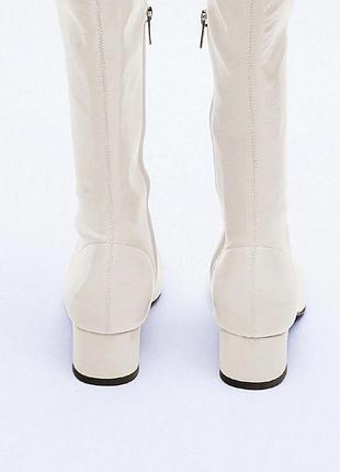 Эффектные лаковые сапоги zara 8