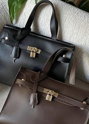 Сумка жіноча hermès стиль чорна з короткими ручками та замком