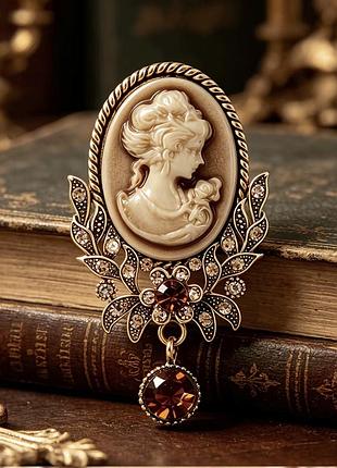 Брошь камея с подвеской ⚜️ в викторианском стиле, бежевые янтарные стразы, винтажный брос леди дама пен значок барокко