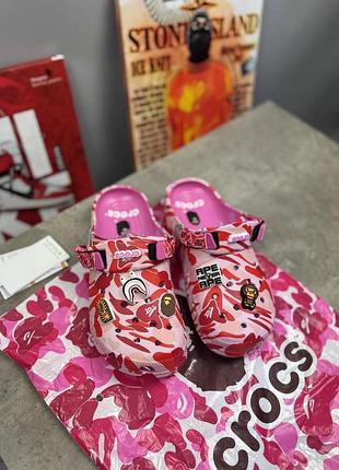 Шлепанцы crocs x bape (крокс бэйп), розовые сланцы летние пляжные, для отдыха и города