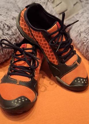 Очень легкие фирменные трейловые кроссовки  кораллового цвета new balance minimus trail 41 1/2 р.