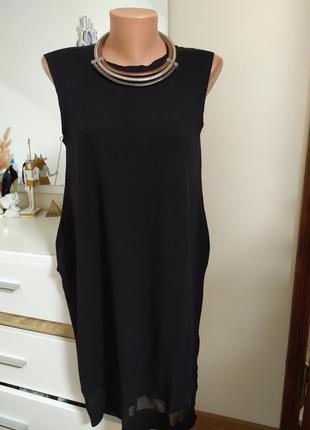 Черное трикотажное платье с прозрачными вставками cos прямого кроя1 фото