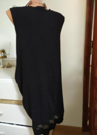 Черное трикотажное платье с прозрачными вставками cos прямого кроя3 фото