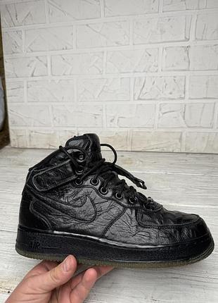 Крутые черные кроссовки nike air force