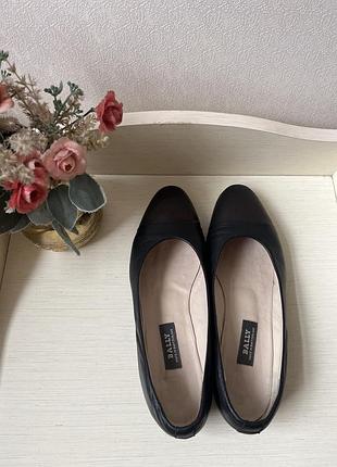Жіночі балетки bally чорні