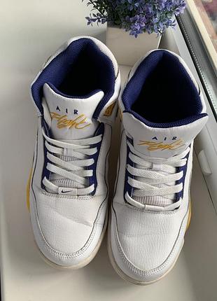 Кросівки nike air flight білі з синіми та жовтими вставками eur 40