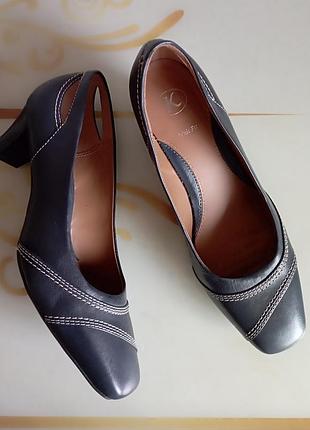 Туфлі жіночі шкіряні , туфлі-човники на невисокому каблучку clarks