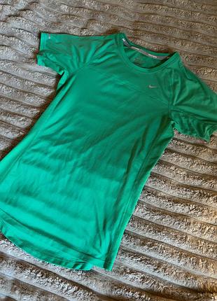 Спортивна футболка nike розмір с