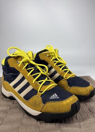 Кросівки / черевики adidas (fr 40 / 24,- 25.5 см) — артикул b27292