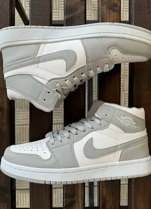 Кросівки nike високі біло-сірі 25.5 см