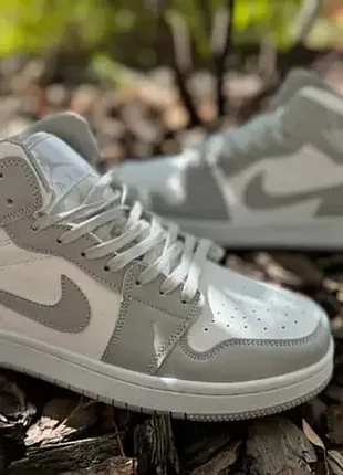 Кросівки унісекс nike високі сірі з білим 40 (25.5 см)