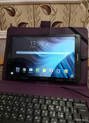 Планшет samsung з чохлом-клавіатурою