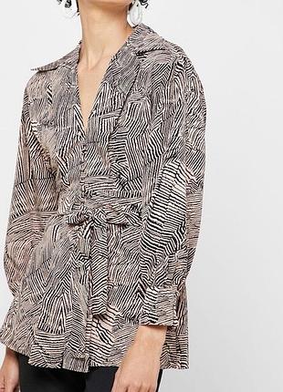 Стильна блузка на запах topshop в абстрактний зебра-принт (розмір [впишіть ваш, наприклад: s / 36