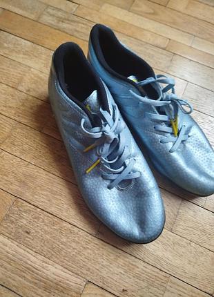 Кросівки фірми adidas