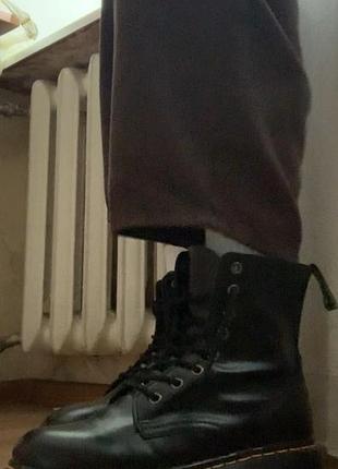 Чоботи dr. martens чорні на платформі 7