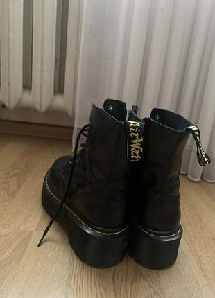 Чоботи dr. martens чорні на платформі 4