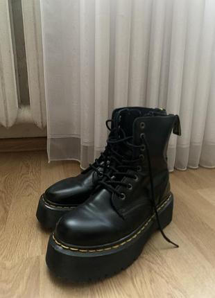 Чоботи dr. martens чорні на платформі 2