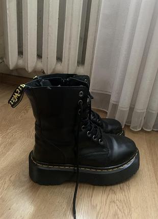 Чоботи dr. martens чорні на платформі 3