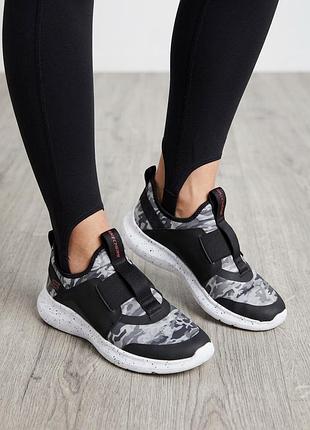 Стильні жіночі кросівки skechers (камуфляж)