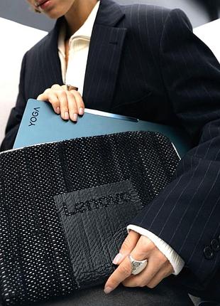 Чрний плетений чохол для ноутбука з брендуванням lenovo