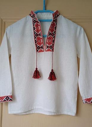 Дитяча вишиванка на хлопчика з червоно-чорним орнаментом