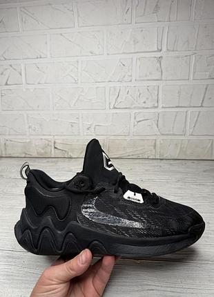 Крутые черные кроссовки nike giannis immortality 2