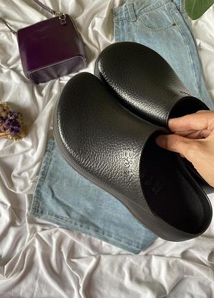 Черные сабо birkenstock super-birki из прочного водонепроницаемого полиуретана 39 (25см.)