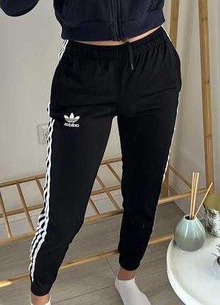 Спортивні штани adidas , на низький ріст