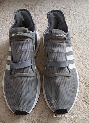 Кросівки чоловічі adidas сірі
