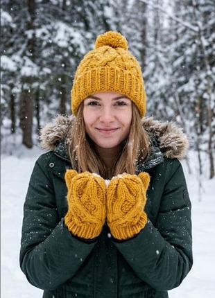 Комплект шапка і рукавиці bershka  гірчичничого кольору