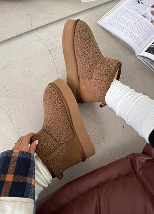 Ugg ultra mini platform teddy ginger
☺️матеріал:замша, хутро, водовідштовхувальна пропитка 💦
☺️виробник: china 🇨🇳 
☺️розміри: 37-41
 ціна: 2999 грн 8
