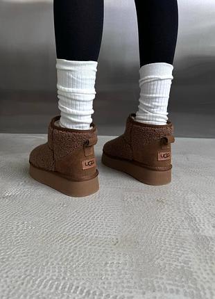 Ugg ultra mini platform teddy ginger
☺️матеріал:замша, хутро, водовідштовхувальна пропитка 💦
☺️виробник: china 🇨🇳 
☺️розміри: 37-41
 ціна: 2999 грн 9