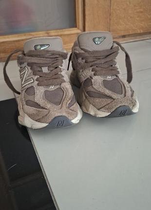 Кросівки для дівчаток new balance сірі в ідеальному стані,не зношені, чисті,зручні.