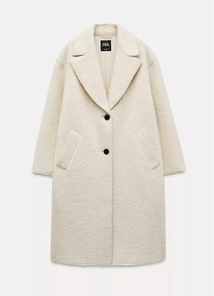 Жіноче пальто zara з букле молочного кольору