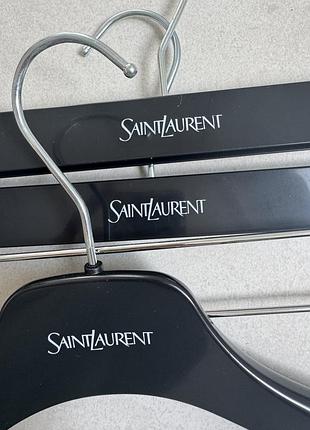 Вішалки saint laurent для одягу