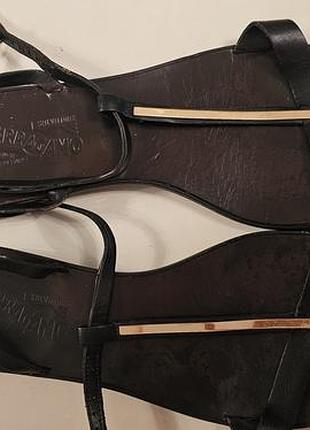Жіночі сандалі salvatore ferragamo чорні шкіряні