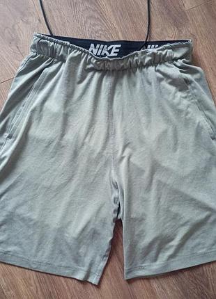 Брендові шорти nike.