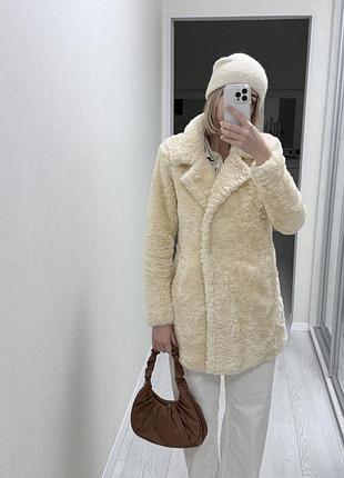 Жіноча шуба pull&bear teddy кремова розмір s