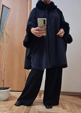 Тепла красива накидка, пончо