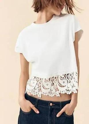 Базовая белая хлопковая футболка с кружевом zara