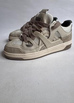 Шкіряні кросівки represent