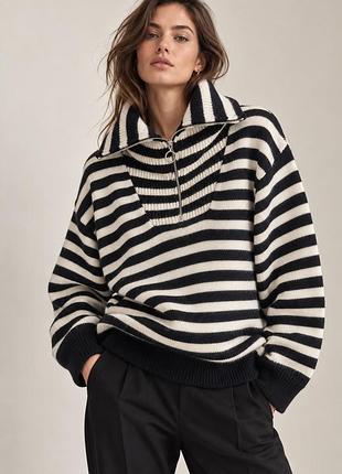 Светр zara жіночий у чорно-молочну смужку з коміром на блискавці, розмір m