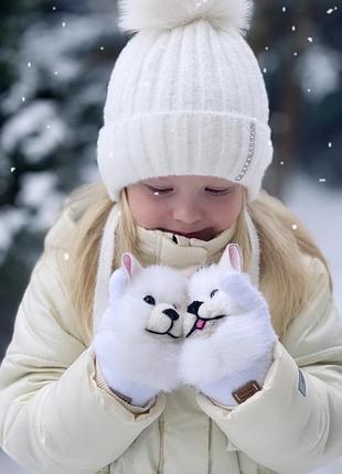 Шапка для дівчаток з помпоном, біла